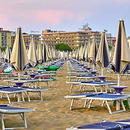 Spacious Flat Near Pluto Otel Bibione